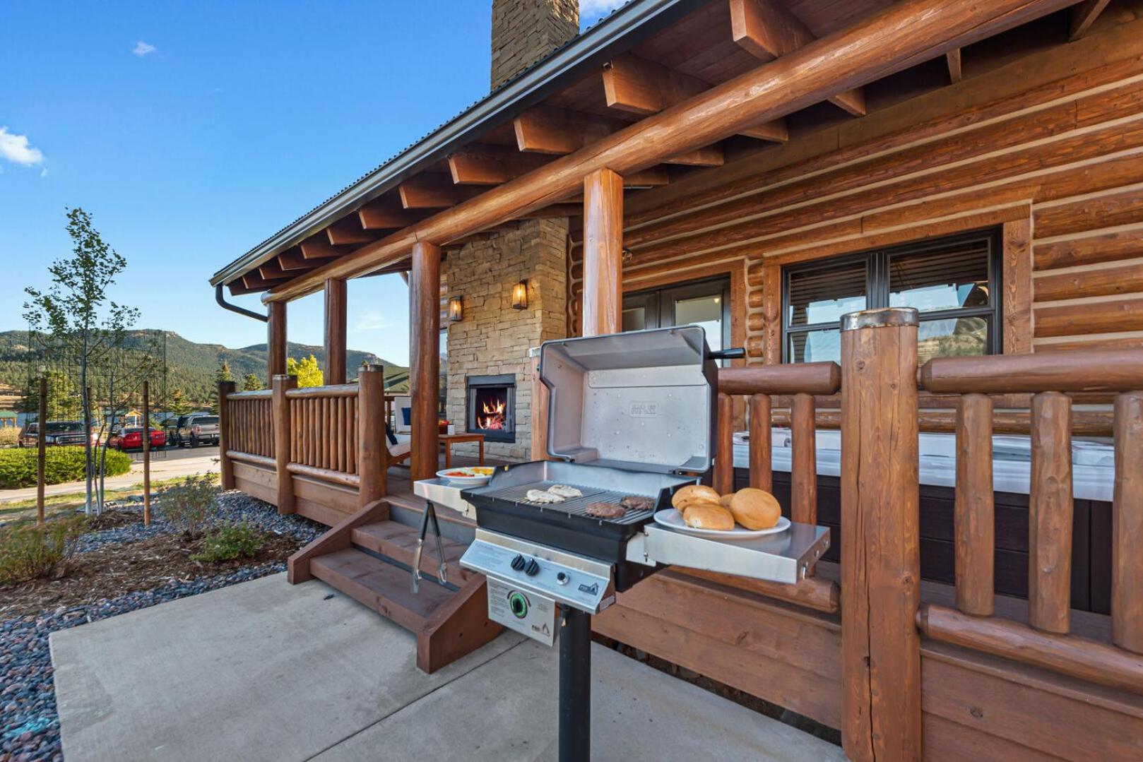 Chic Retreat Indoor Outdoor Fireplace, Private Jacuzzi, Great Location! Estes Park Habitación foto